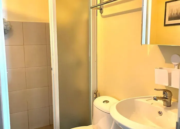 Apartment Staycation And Wfh With Netflix And Pool For Up To 4 Guests *