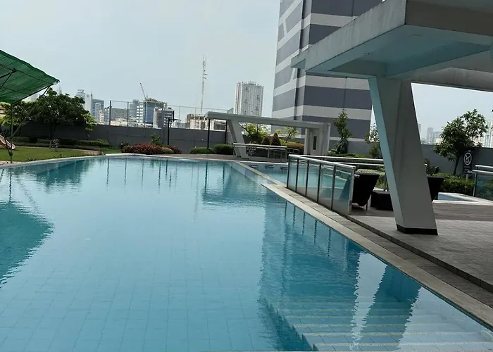 Staycation And Wfh With Netflix And Pool For Up To 4 Guests Apartment *