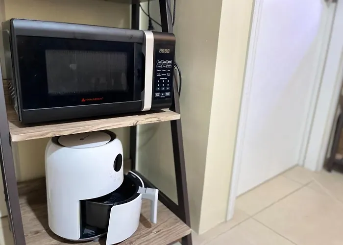 Staycation And Wfh With Netflix And Pool For Up To 4 Guests Apartment *